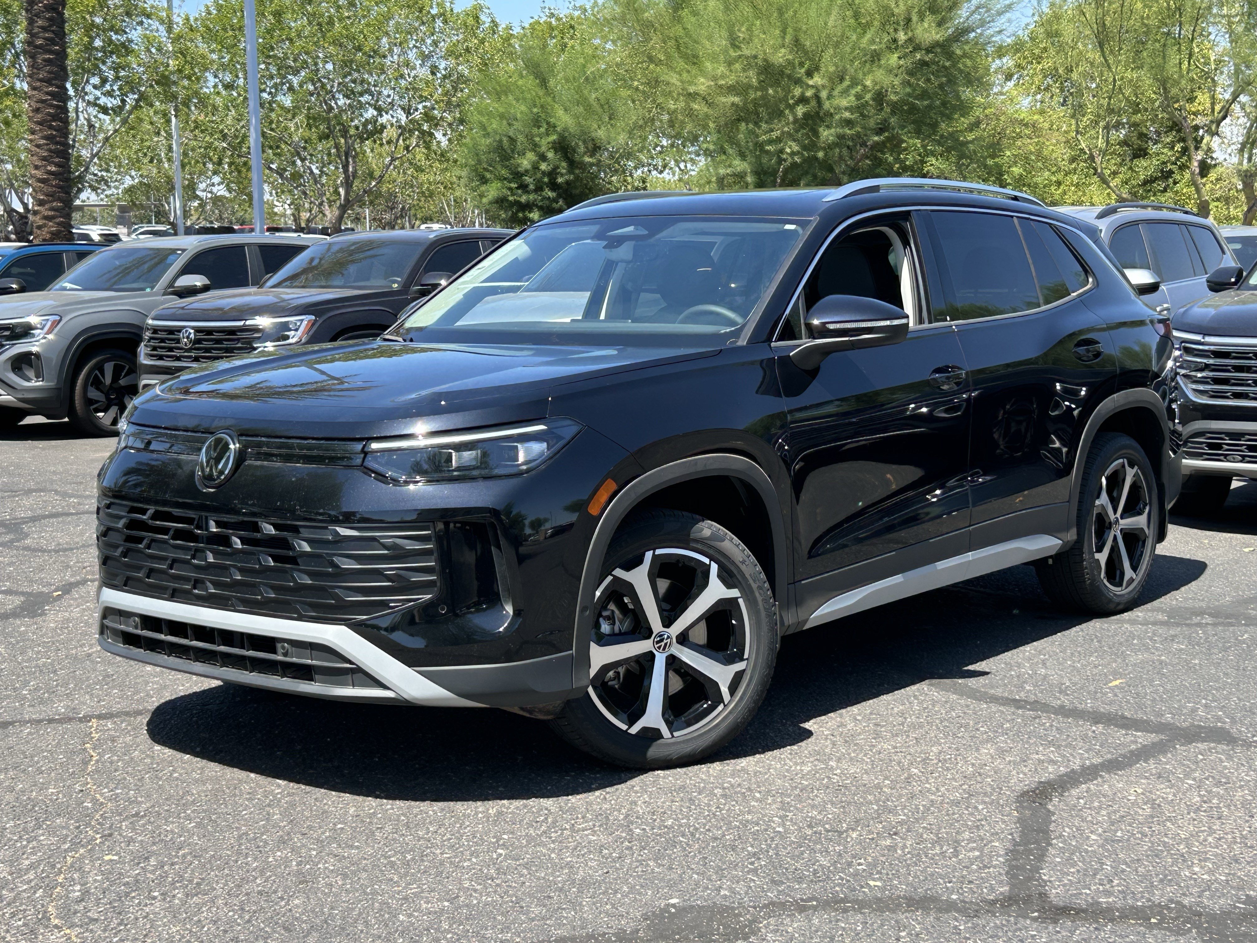 New 2026 Deep Black Pearl Volkswagen SE image 20