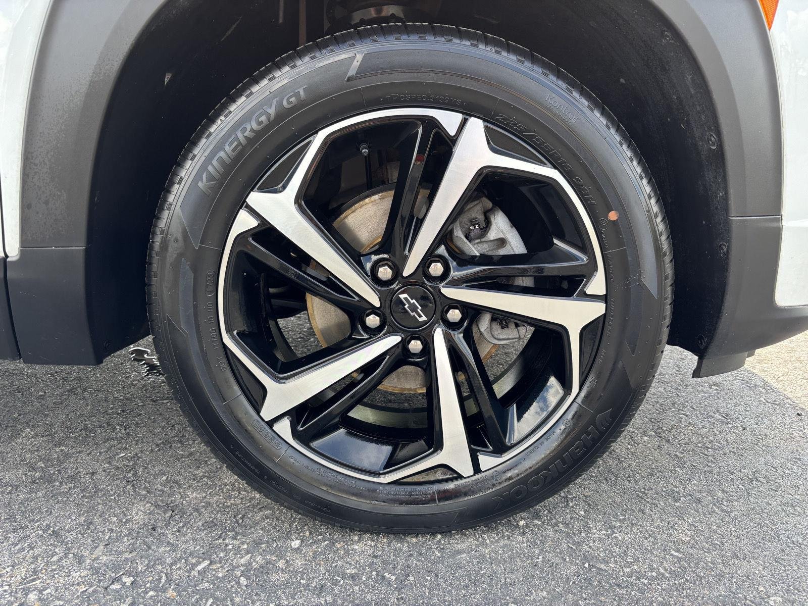 Used 2023 Summit White Chevrolet RS image 9