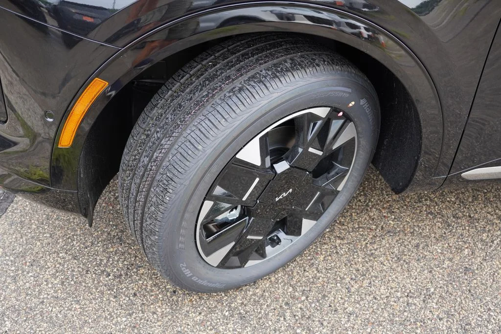 New 2027 Black Kia SX-Prestige image 9