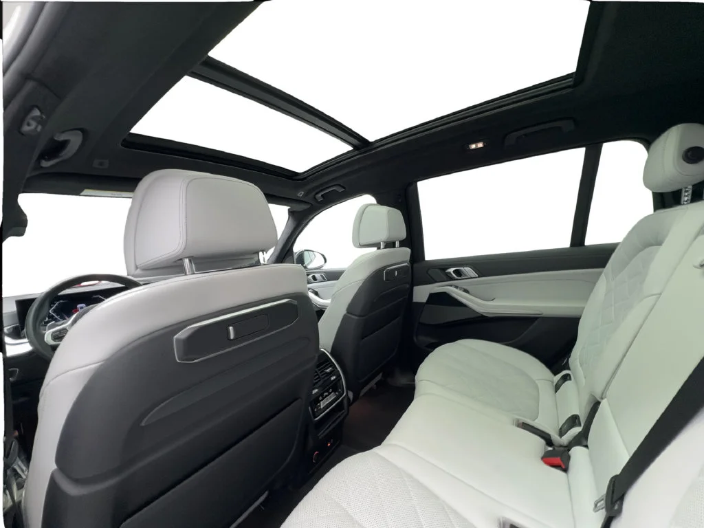 Used 2024 White BMW xDrive40i image 29