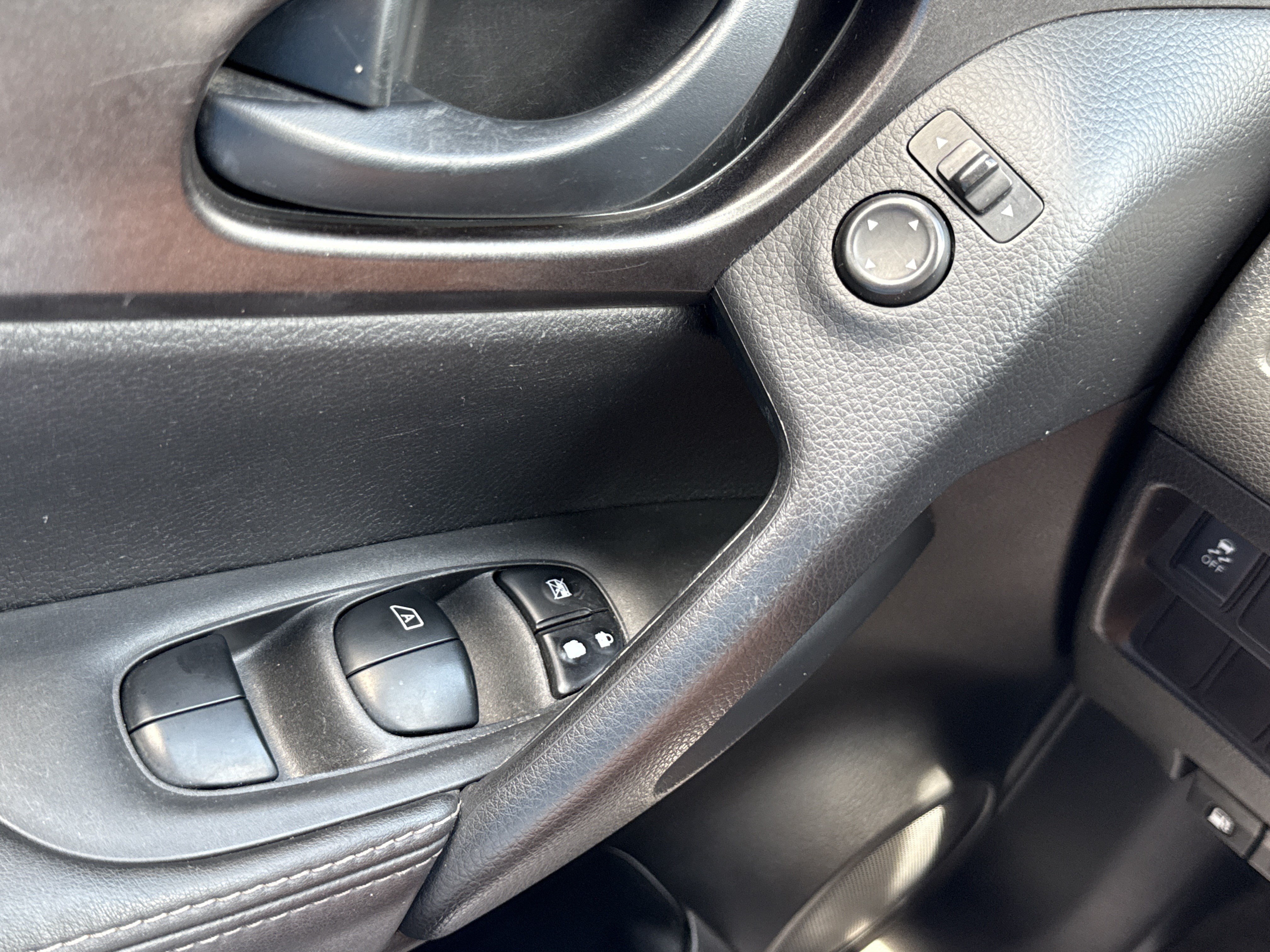 Used 2019 Magnetic Black Pearl Nissan S image 16