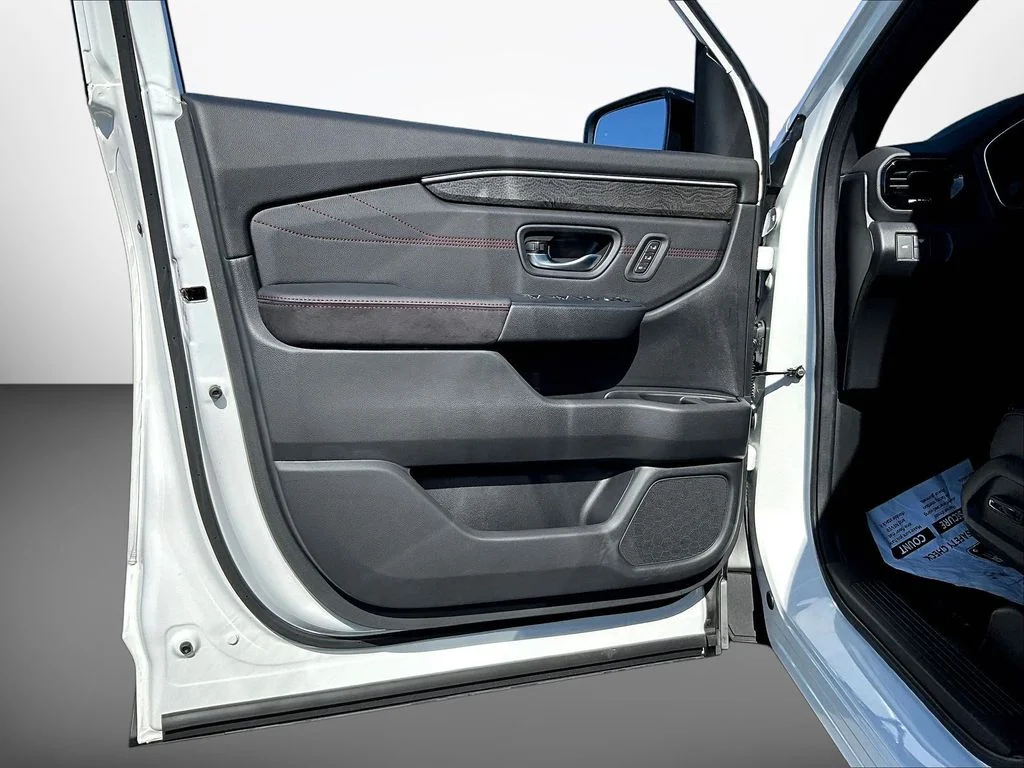 New 2026 Platinum White Pearl Honda AWD Black Edition image 23