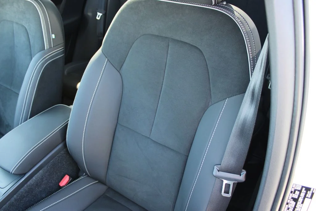 Used 2022 White Volvo Ultimate image 17