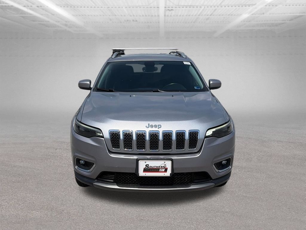 Used 2019 Silver Jeep Limited image 9
