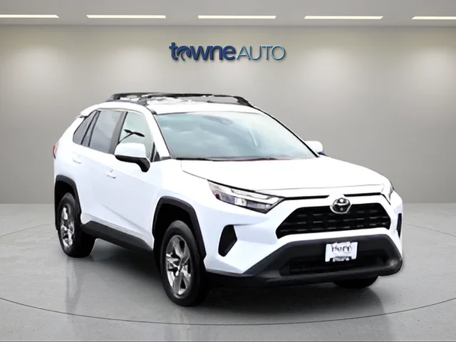 Used 2022 White Toyota XLE image 9