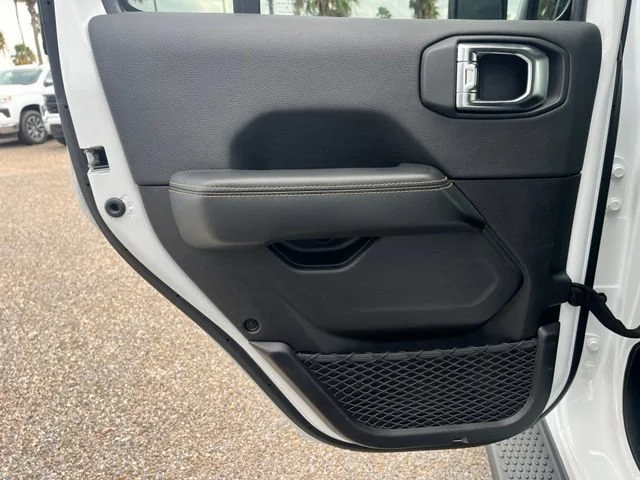 Used 2025 White Jeep Sahara image 25