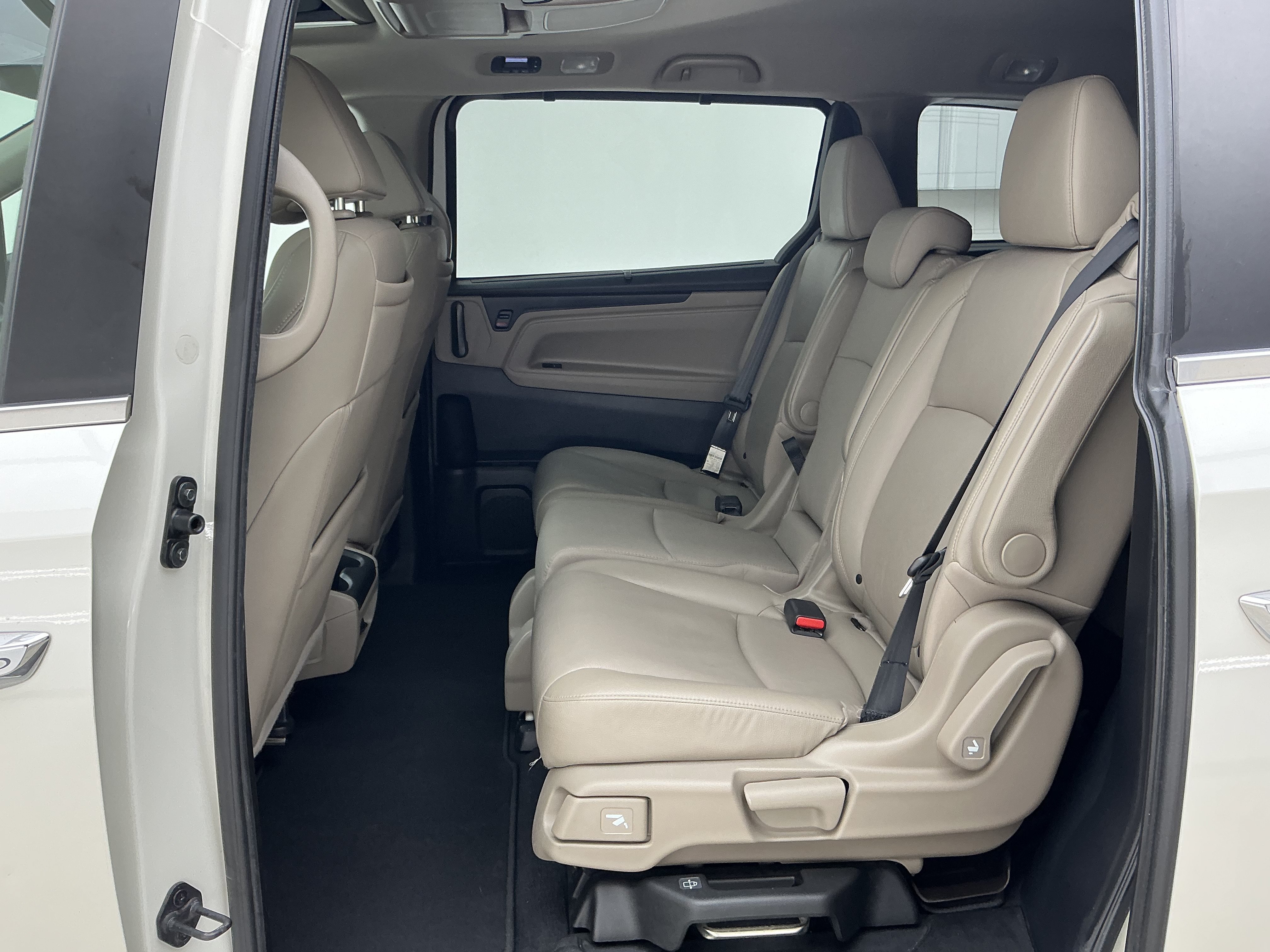 Used 2018 White Diamond Pearl Honda EX-L image 19