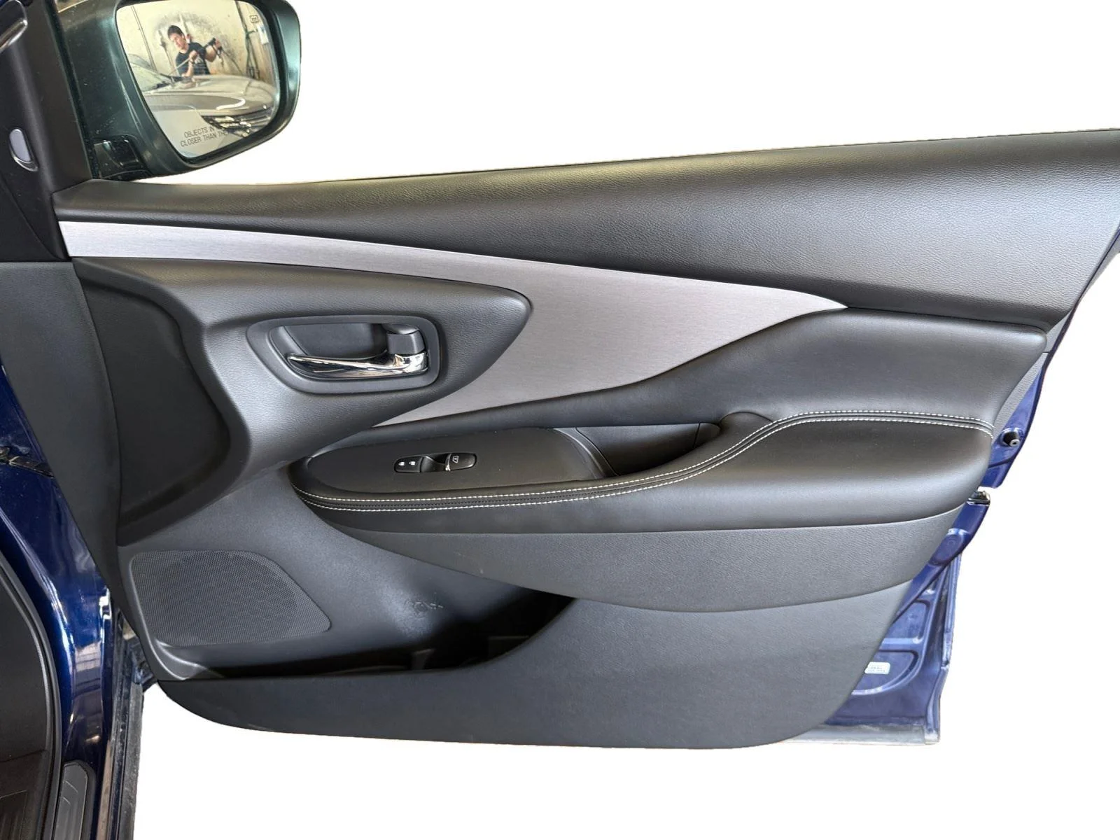 Used 2024  Nissan SL image 26