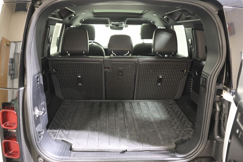Used 2023 Fuji White Land Rover X-Dynamic SE image 47