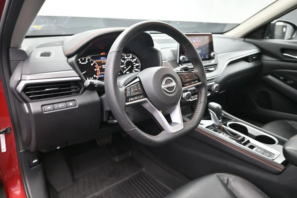Used 2025 Red Nissan 2.5 SR image 21