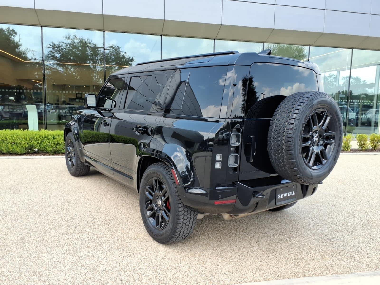 Certified Used 2025 Santorini Black Metallic Land Rover X image 4