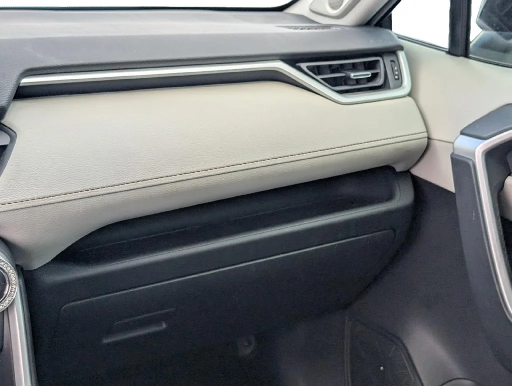 Used 2021 Magnetic Gray Met Toyota XLE Premium image 19