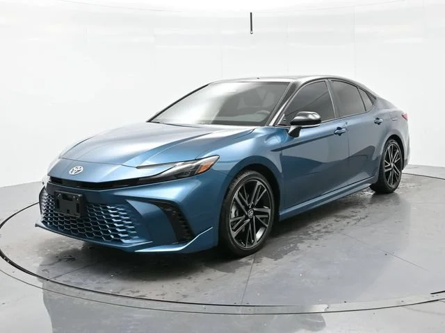Used 2025 Ocean Gem/midnight Black Metallic Toyota LE image 3