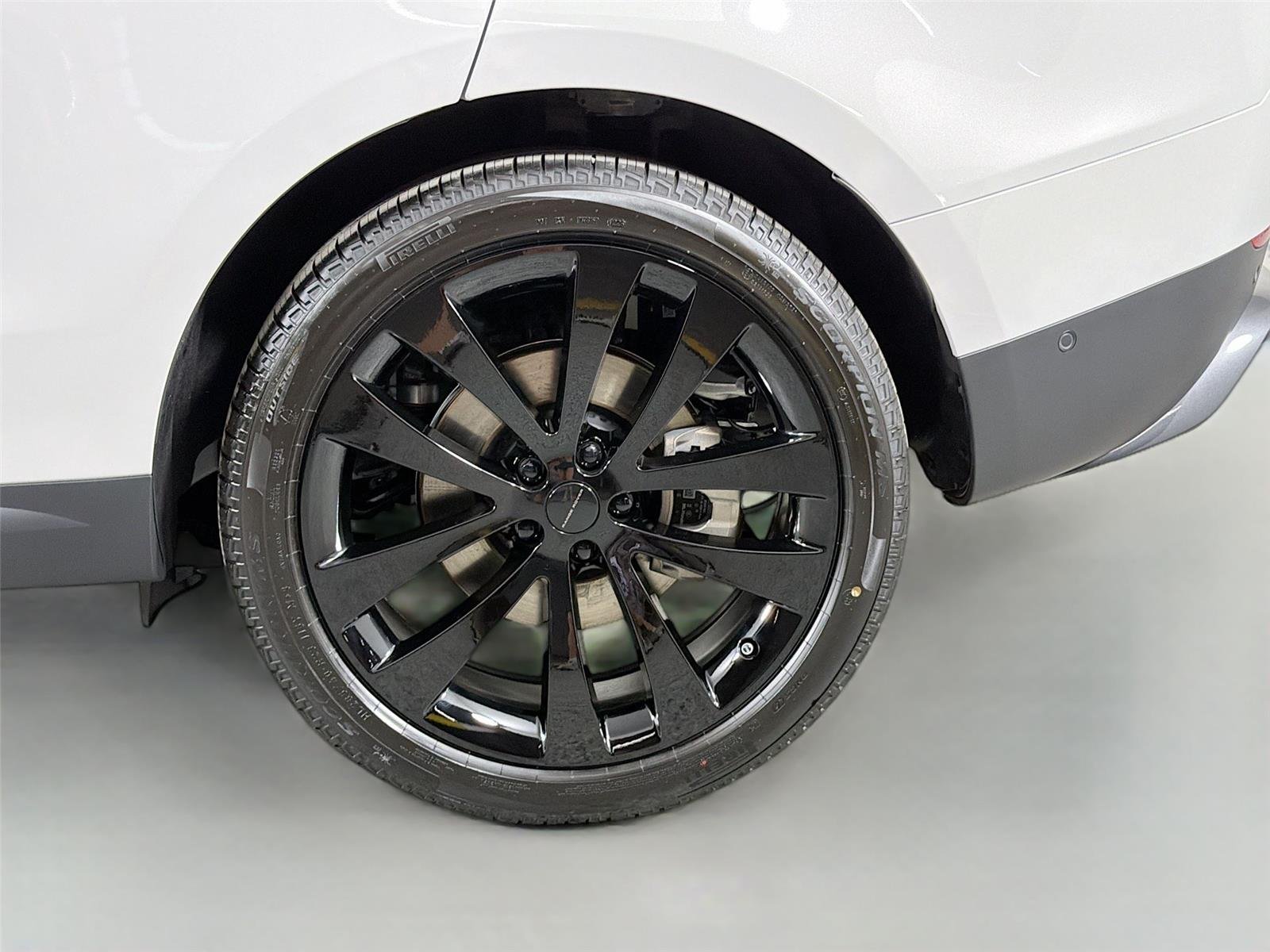 New 2026 Borasco Grey Land Rover SE P360 image 28