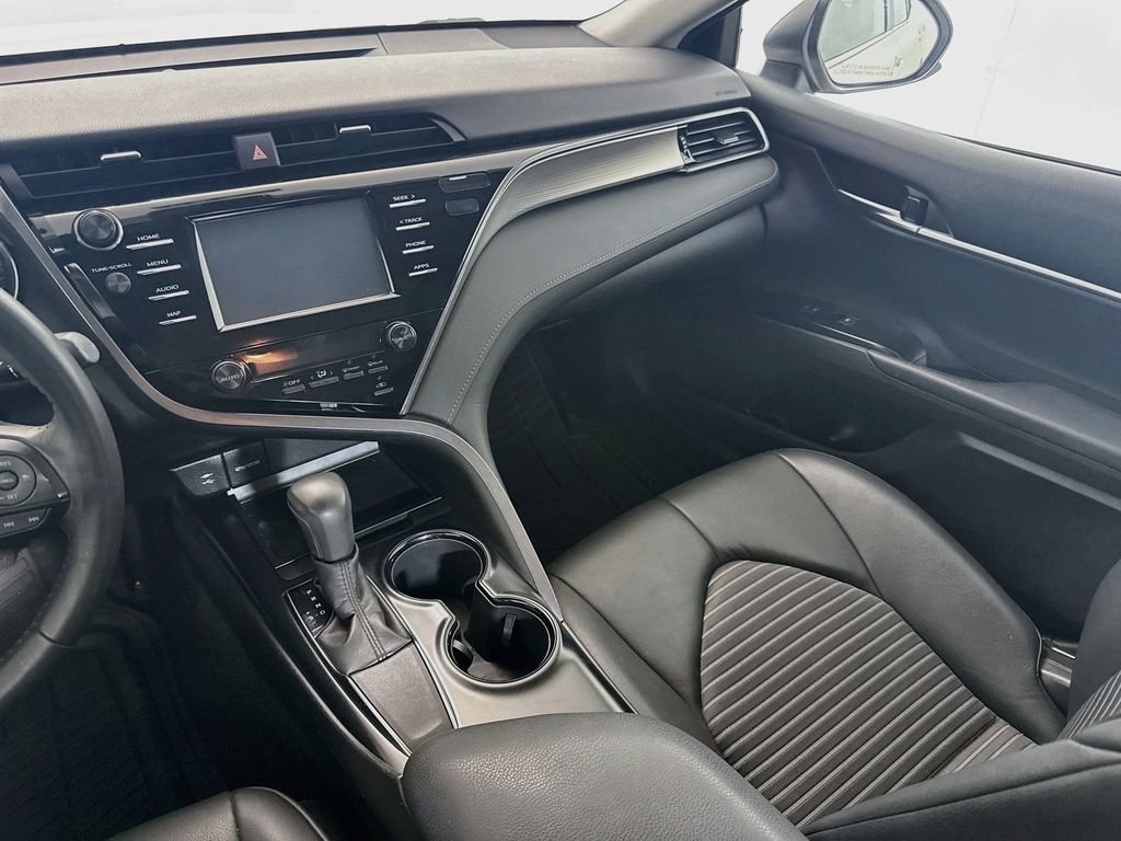 Used 2019 White Toyota  image 20