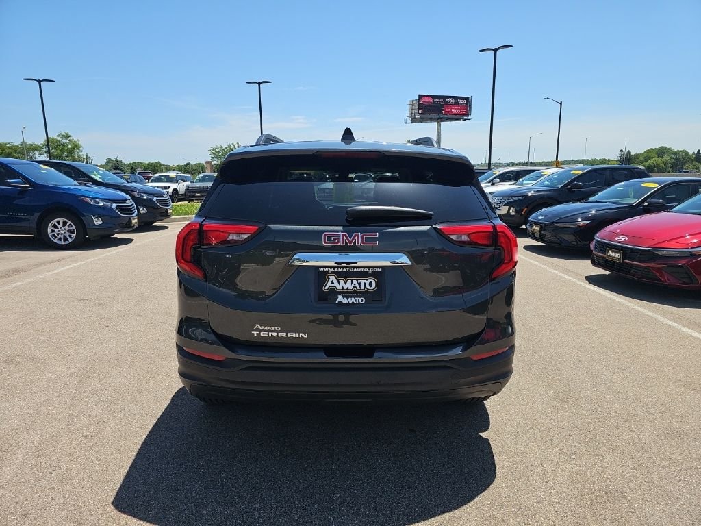 Used 2020 Gray GMC SLE image 4