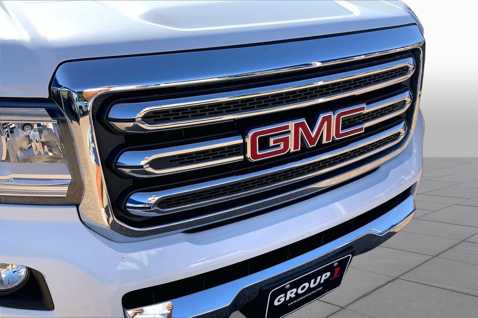 Used 2017 Summit White GMC 4WD SLT image 29