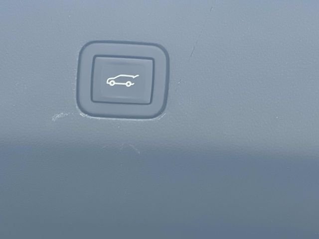 Used 2023 Beige Chevrolet Premier image 9