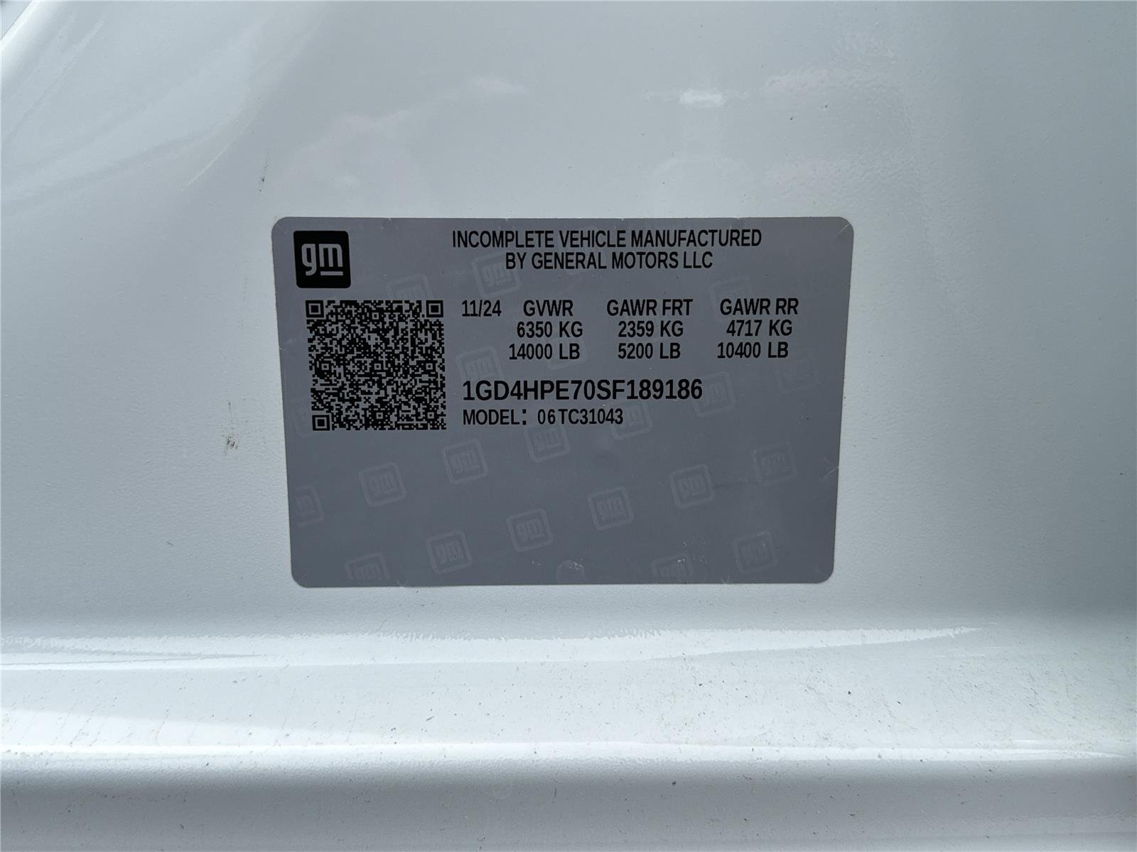 New 2025 Summit White GMC Pro image 29