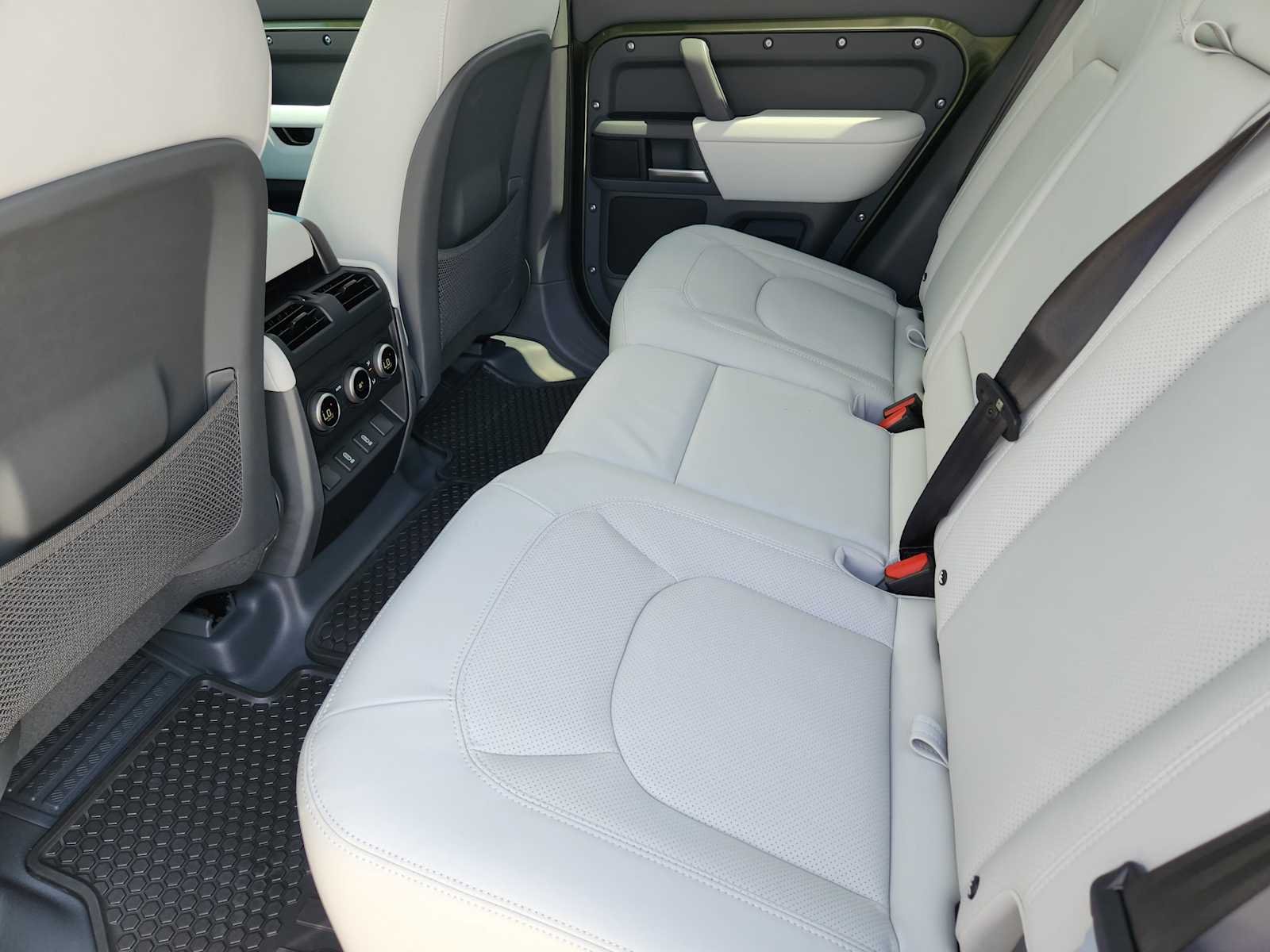 New 2026 Woolstone Green LAND ROVER X-Dynamic SE image 29