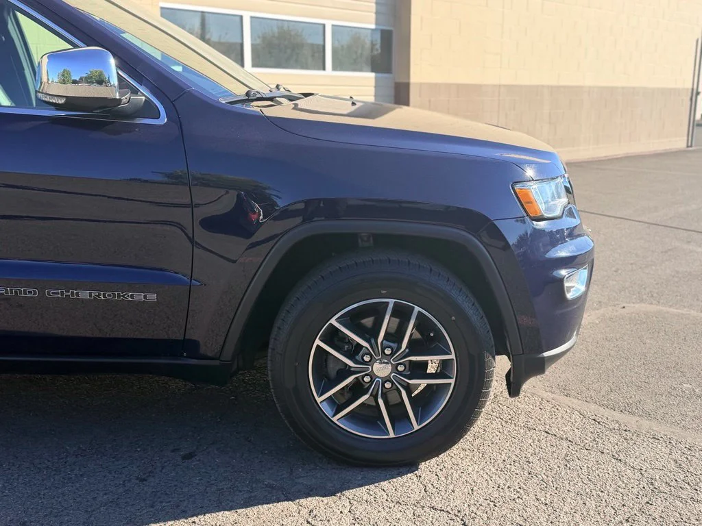 Used 2018 True Blue Pearlcoat Jeep Limited image 2