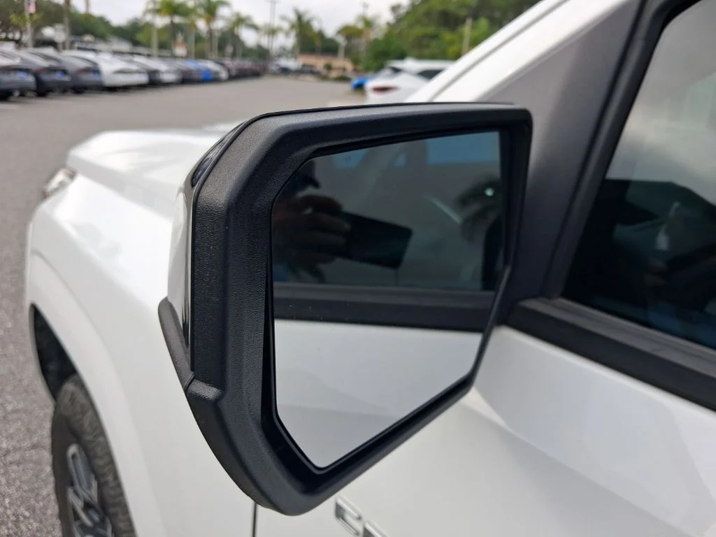 Used 2023 White Chevrolet Z71 image 17