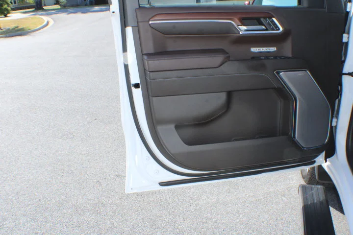 Used 2023 WHITE FROST TRICOAT GMC Denali image 6
