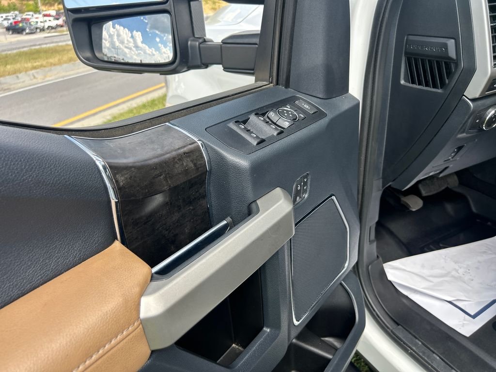 Used 2022 White Ford Lariat image 11