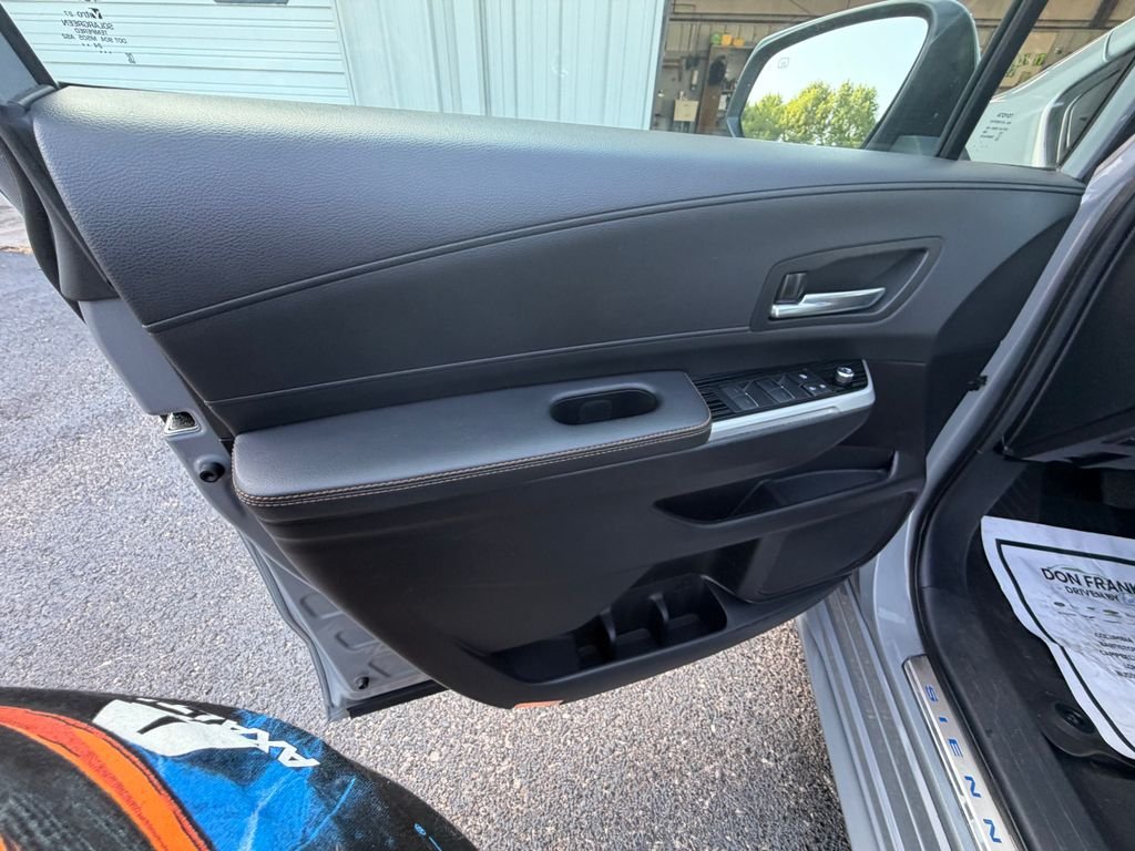 Used 2025  Toyota Woodland Edition image 12
