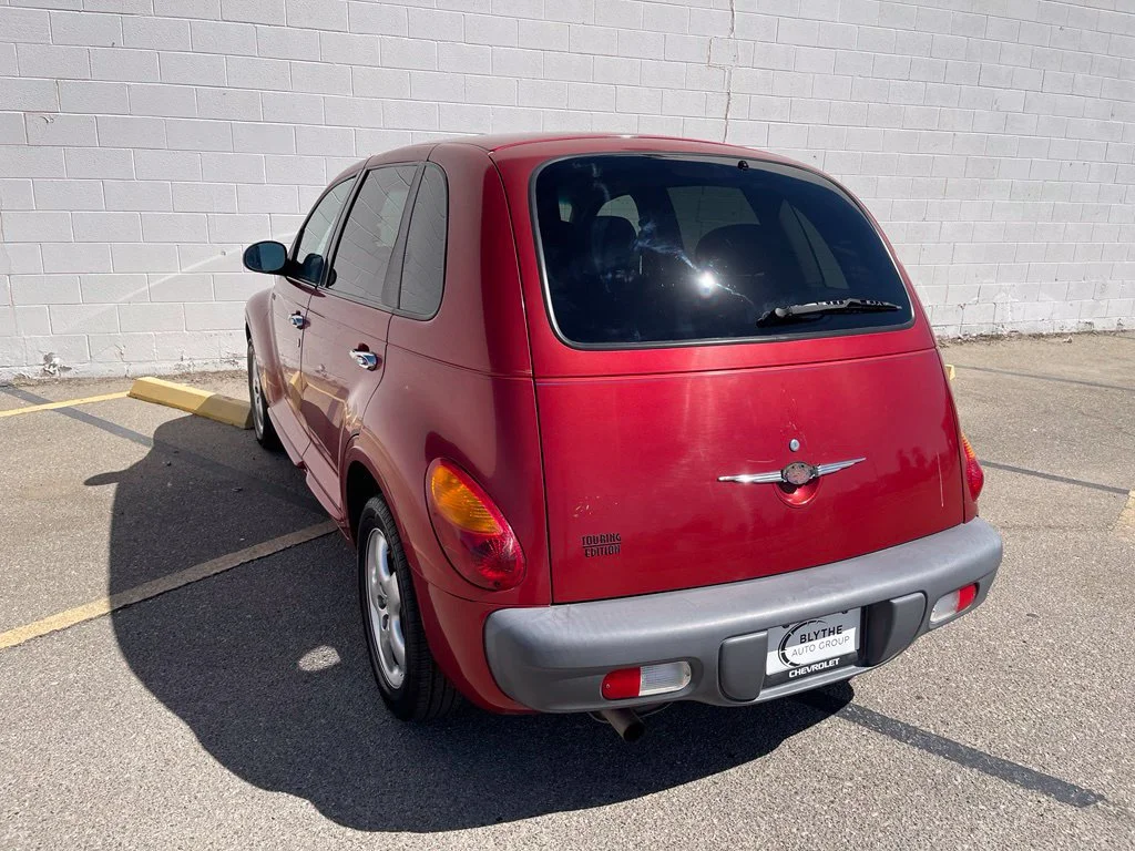 Used 2001 Red Chrysler  image 4