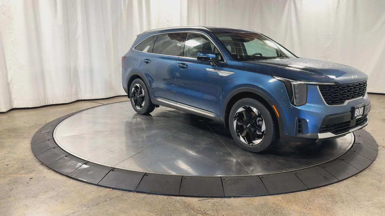 New 2026 Mineral Blue Kia EX image 3