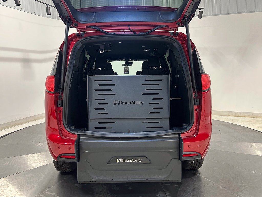 Used 2027 Red Chrysler Wheelchair Accessible-LX image 8