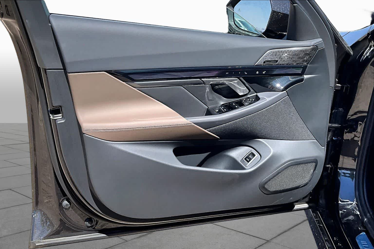 New 2027 Dark Graphite Metallic BMW 530i xDrive image 10