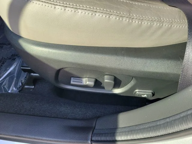 Used 2018 Silver Subaru 2.5i Limited image 14