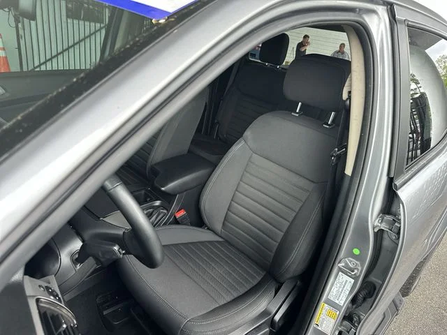 Used 2023 Silver Ford XLT image 12
