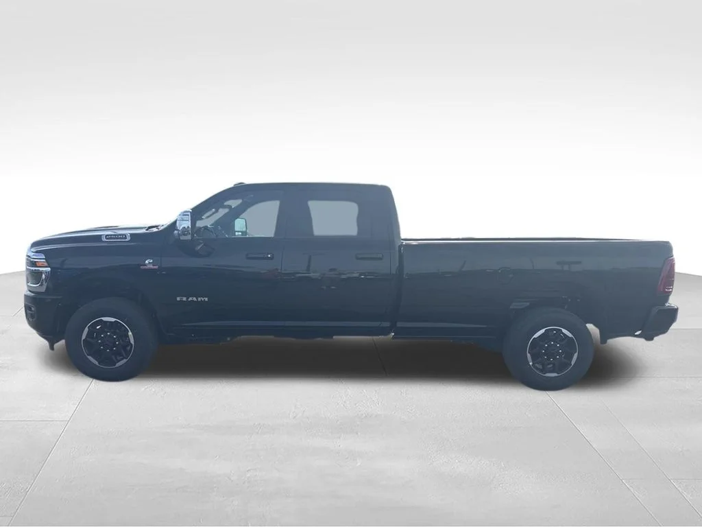 New 2026 Diamond Black Crystal Pearl-Coat Exterior Paint RAM LARAMIE image 8