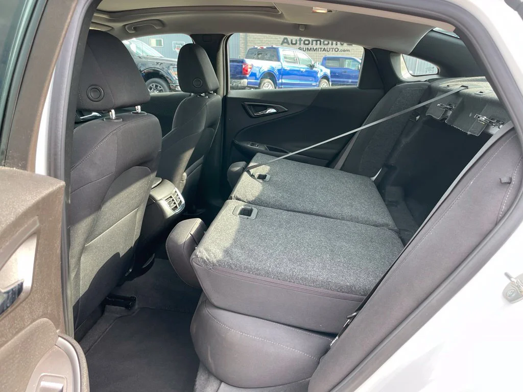 Used 2024 Summit White Chevrolet LT image 41