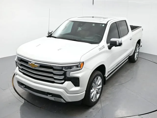 Used 2025 Iridescent Pearl Tricoat Chevrolet High Country image 35