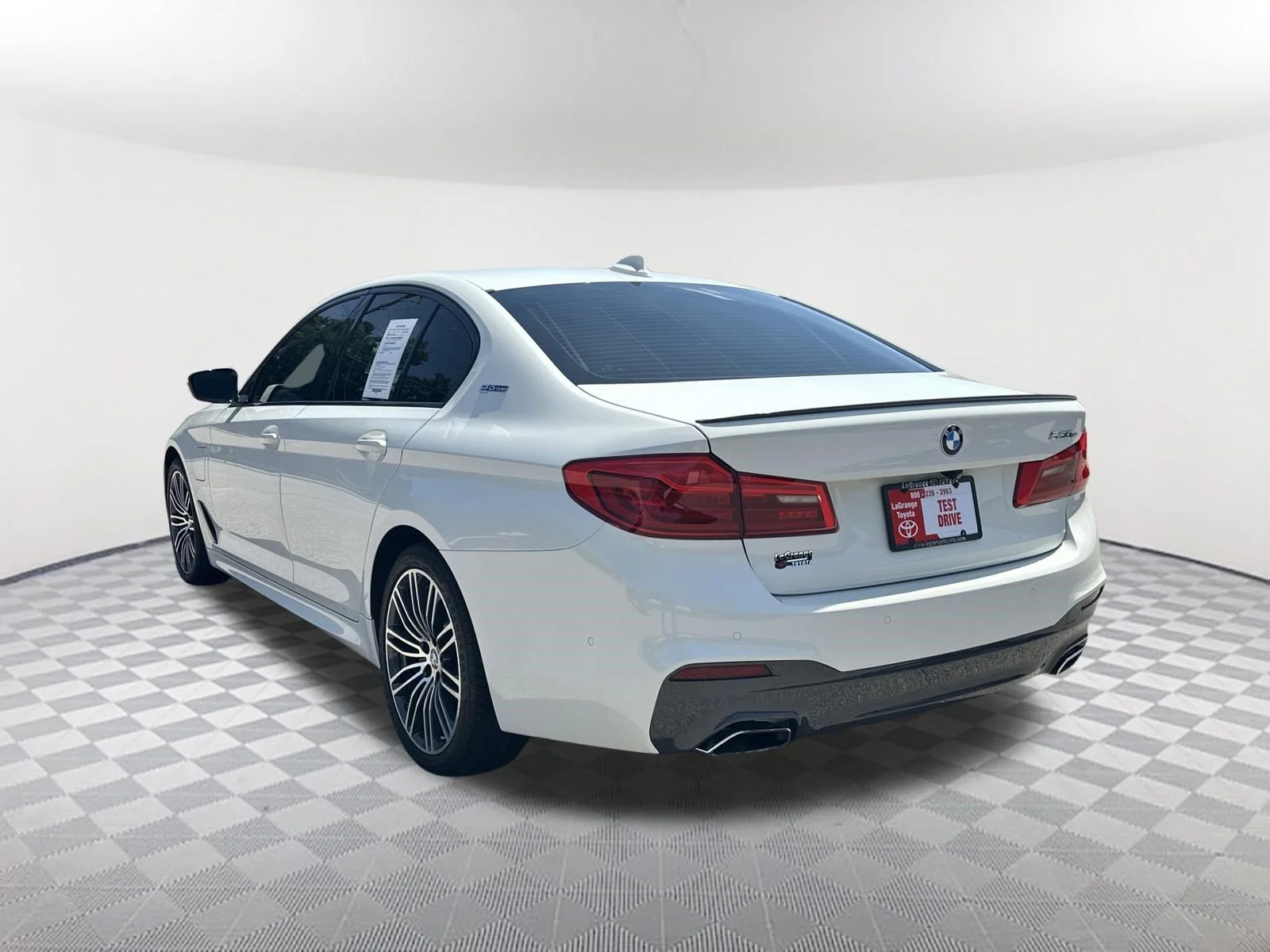 Used 2019 Alpine White BMW 530e iPerformance image 7