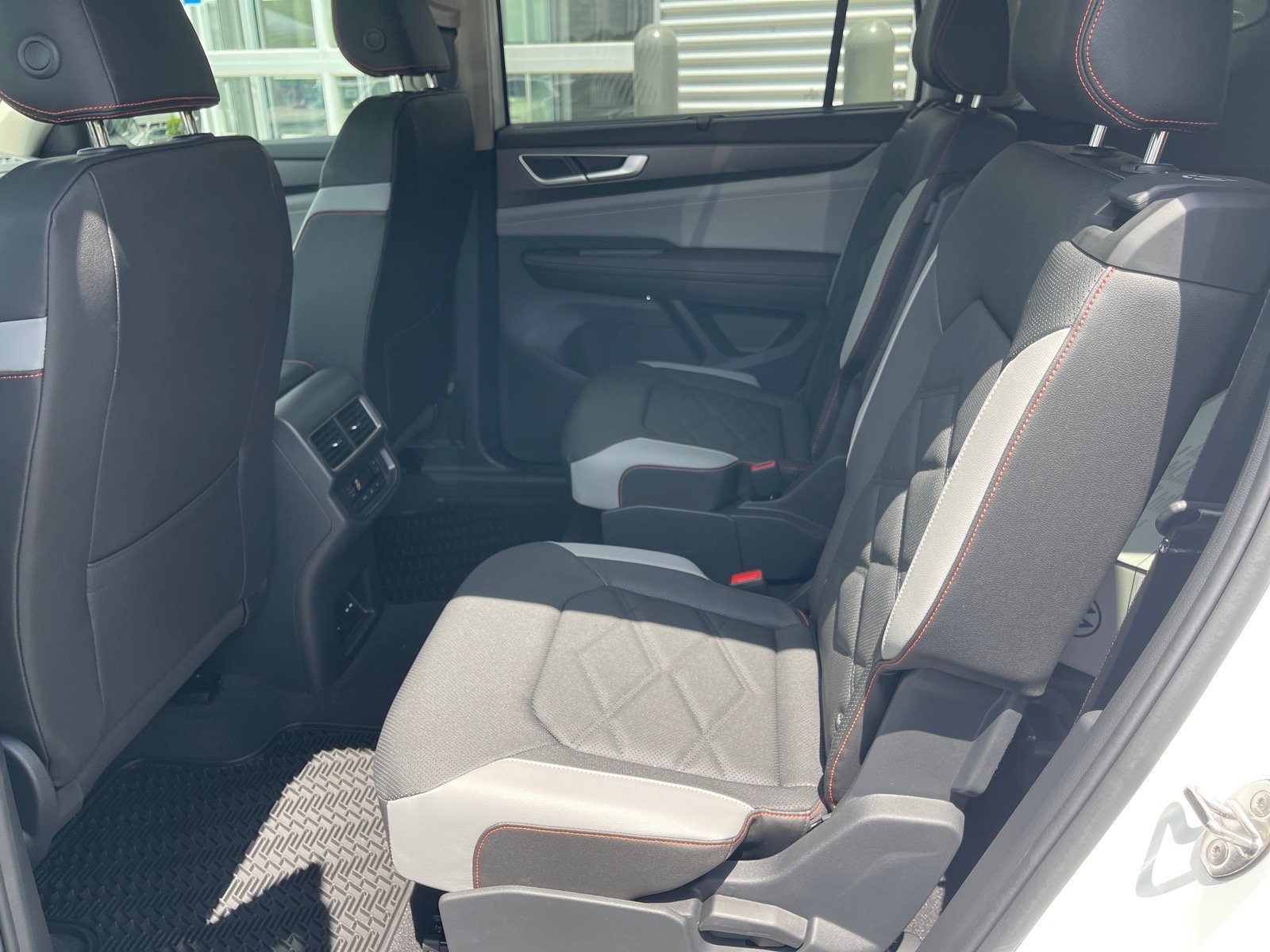 New 2026 Opal White Pearl Volkswagen Peak Edition 4Motion image 12