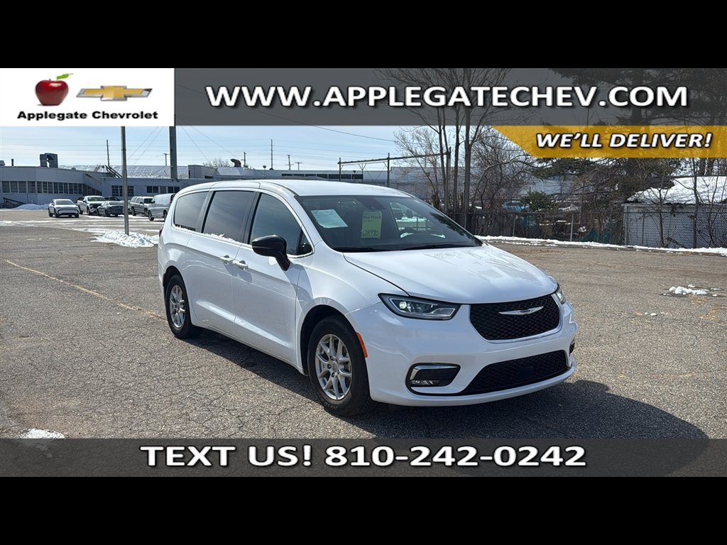 2025 Chrysler Pacifica Select