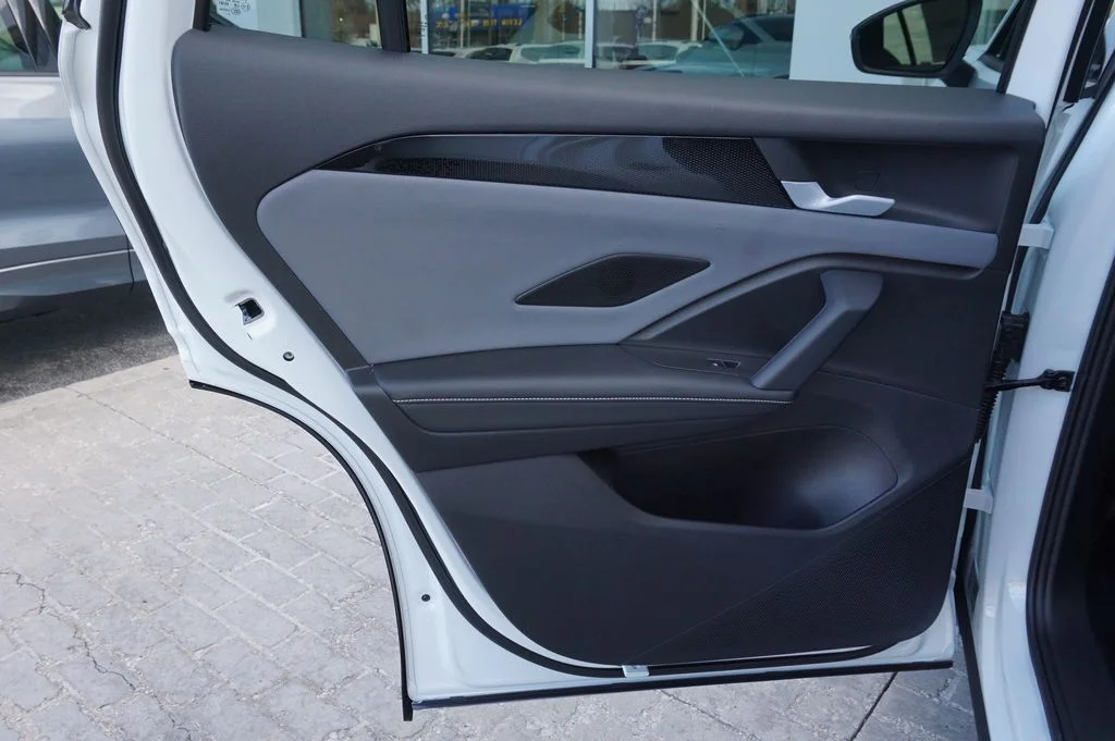 New 2026 White/off-white Volkswagen SE R-Line Black image 25