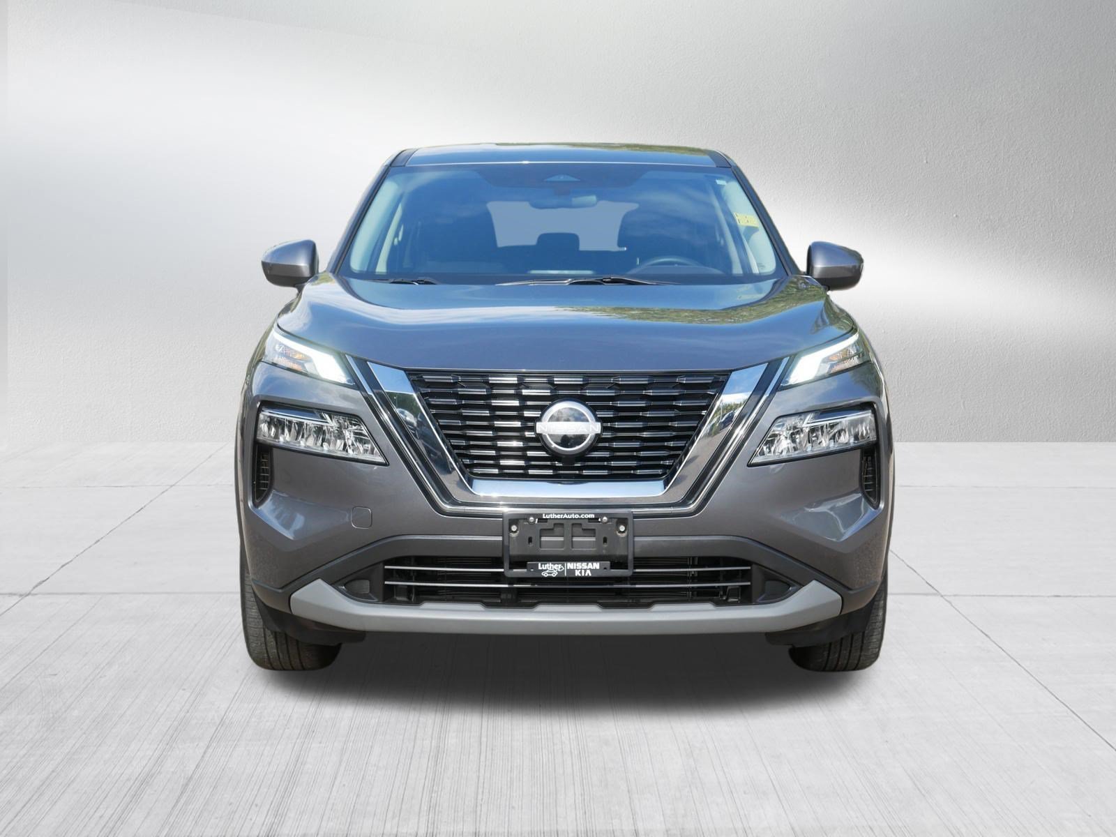 Certified Used 2023 Gun Metallic Nissan SV image 2