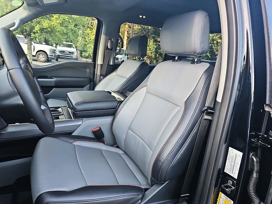 Used 2025 Black Metallic Ford LARIAT image 12