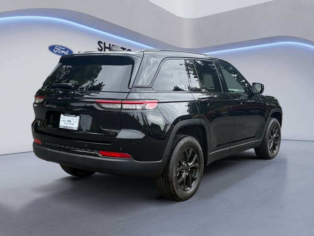 Used 2024 Diamond Black Jeep Altitude X image 6