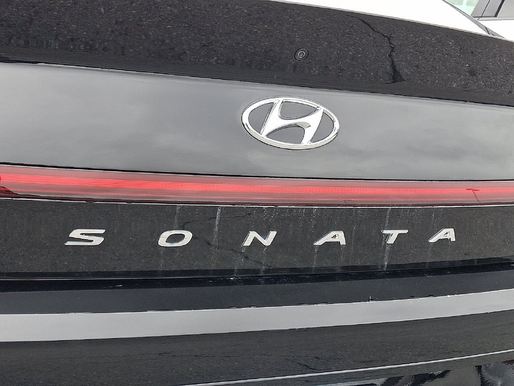 Used 2023 Black Hyundai SEL image 9
