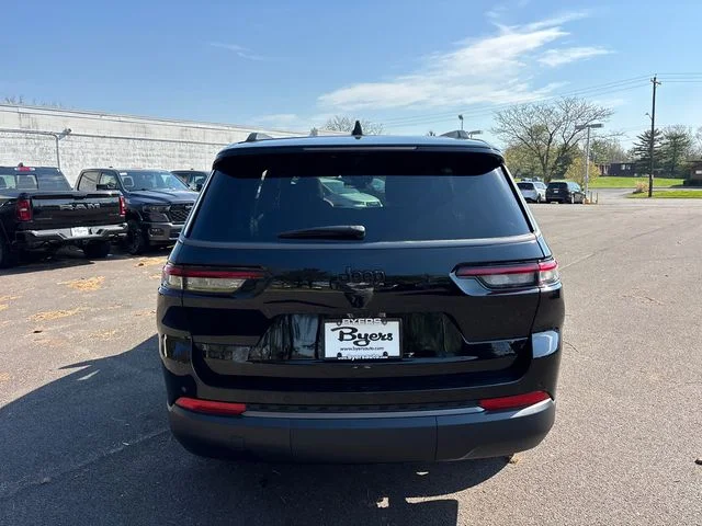 New 2026 Diamond Black Crystal Pearl-Coat Exterior Paint Jeep Limited image 32