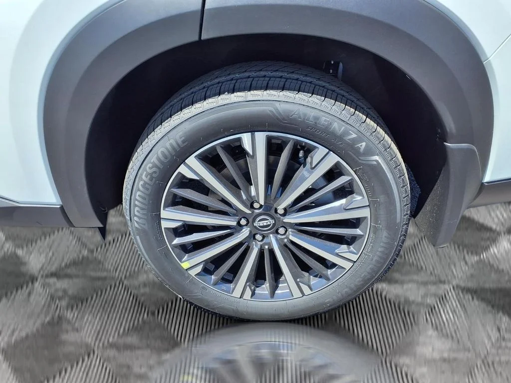 New 2026 Everest White Pearl TriCoat Nissan Platinum image 21
