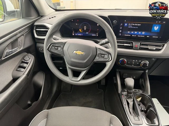 Used 2025 White Chevrolet LT image 13