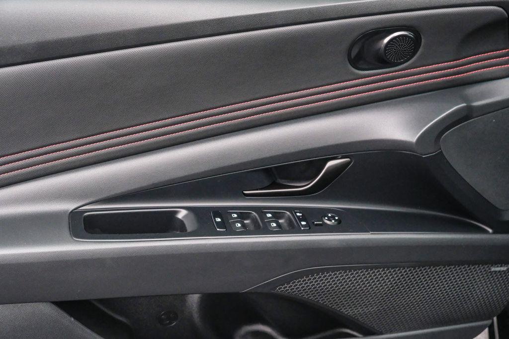 2025 Hyundai Elantra N Line - Photo 25
